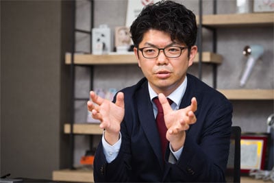 佐藤利一氏
