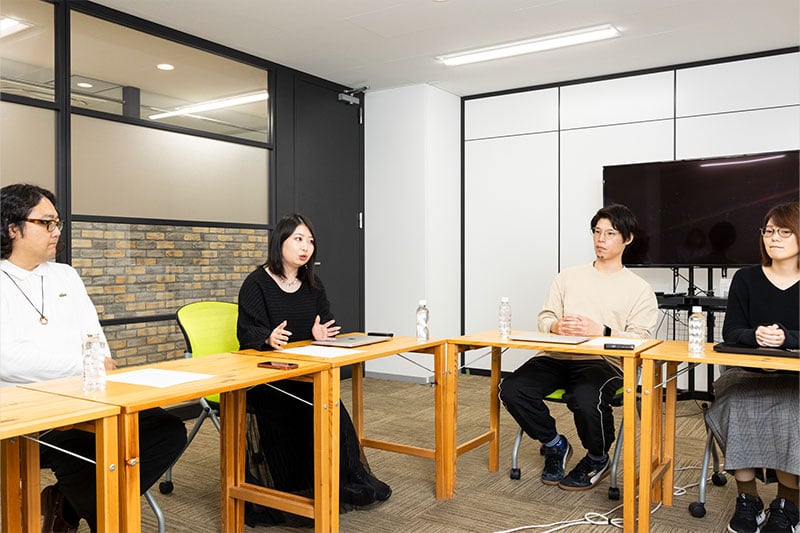 オープンロジ社の会議室にて
