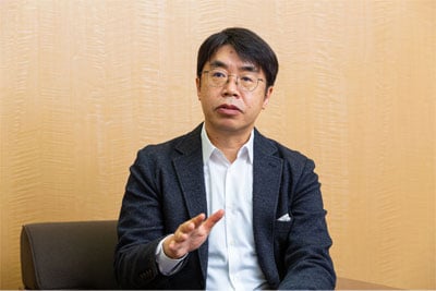 川連一豊氏