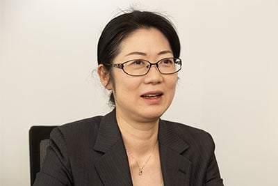 上島千鶴氏