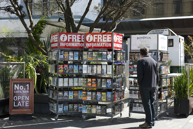 パンフレットとリーフレットの違いとは？それぞれの特徴と用途を解説 | TOPPANクロレ